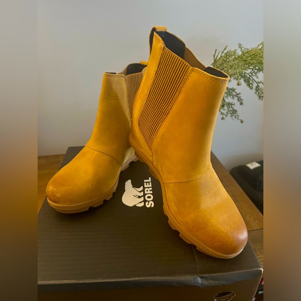 Sorel (Joan of Arctic-Wedge II Chelsea) Boot (NEW)